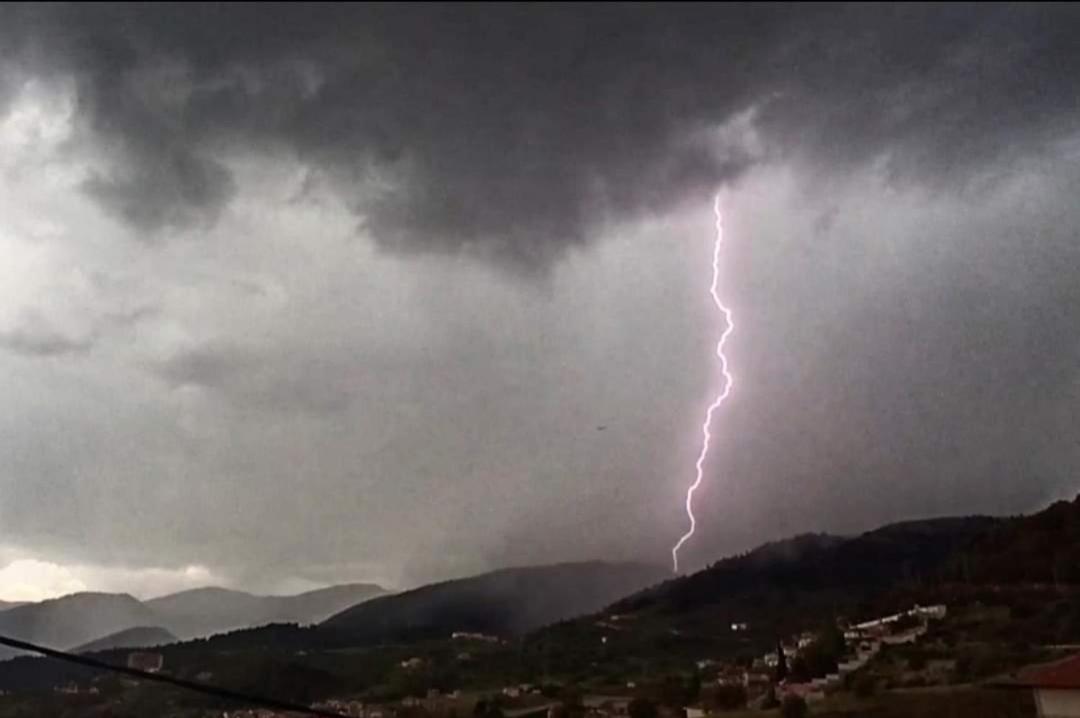 Άγρια Λούλουδα Κατοικία Αρμονία Timfristos Ngoại thất bức ảnh